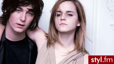 Emma Watson - Burberry 2010 - Średnie Fryzury