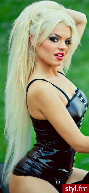 Gabriela Manuelyna - Długie Fryzury