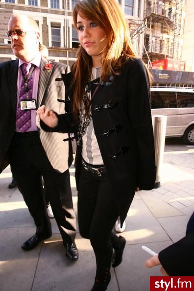 Miley Cyrus Out And About In London - Moda uliczna Inne Moda