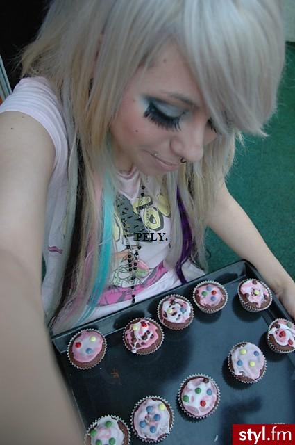 cupcake. ciacha. - EMO Alternatywne Średnie Fryzury