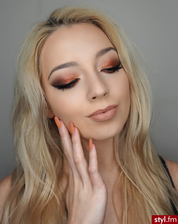 http://soinlovewithmakeup.blogspot.com/ - Wieczorowe Makijaże