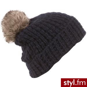 Navy Faux Fur Pom Pom Beanie - TopShop - Polyvore. Pobrano ze strony: http://www.polyvore.com/navy_faux_fur_pom_beanie/thing?id=25883864#1291567154204 - Nakrycia głowy Dodatki Moda