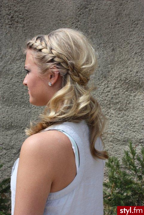 weselnie?? - Blond Warkocze Kręcone z grzywką Wieczorowe Średnie Fryzury