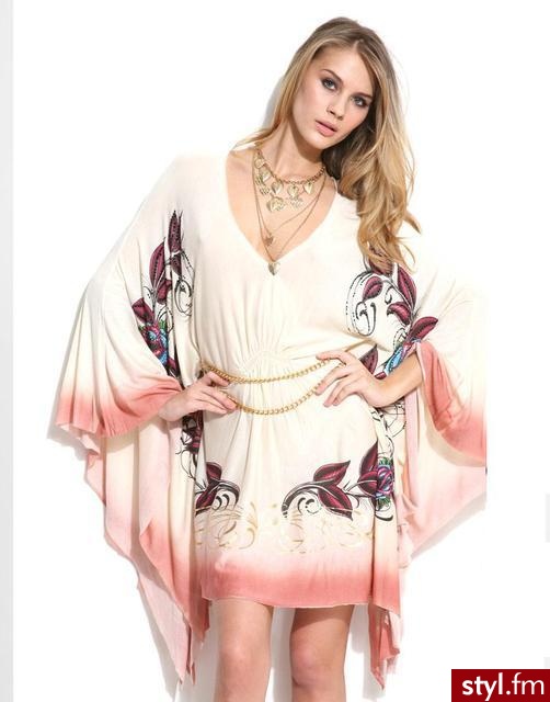 Przepiękne kimono marki Ed Hardy. Niestety, cena także jest "cudowna" - na Allegro można go kupić za 1500 zł.. / mam zdjęcia pokazujące tył kimona oraz to, jak prezentuje się w nim cała sylwetka. - Pozostałe Ciuchy Moda