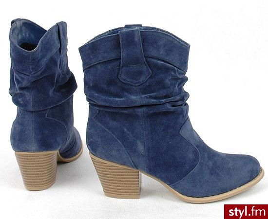 kowbojki. Pobrano ze strony: http://www.allegro.pl/item956562364_kozaki_botki_fy01_kowbojki_zamsz_granat_38.html - Pozostałe Buty Moda