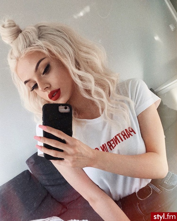 Blond Rozpuszczone Kręcone Na co dzień Średnie Fryzury