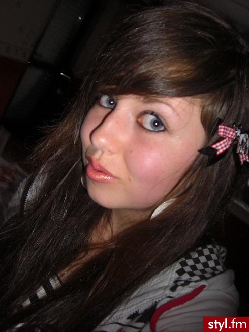 Me...xD. this is me...<333 - EMO Alternatywne Średnie Fryzury