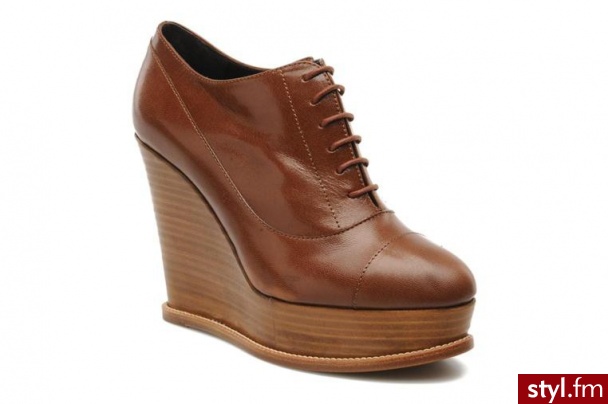 Moschino Cheap &amp; Chic BUTY SZNUROWANE EDMONIA BY MOSCHINO CHEAP &AMP; CHIC (Brązowy) - Koturny Buty Moda