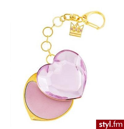 Dziewczęce perfumy w kremie od Very Wang, które w każdej chwili możemy przyczepić m.in. do swoich kluczy. ;) Cena: $38 - Misz-masz