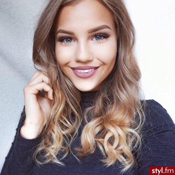 Blond Rozpuszczone Kręcone Na co dzień Średnie Fryzury