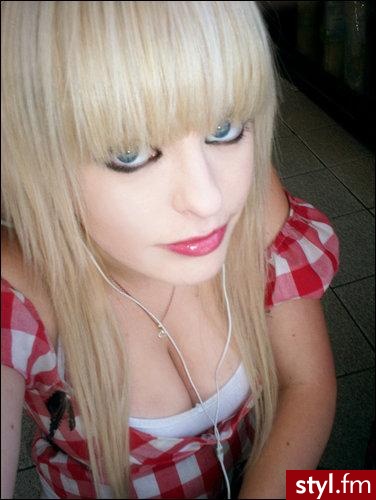 Średnie Fryzury