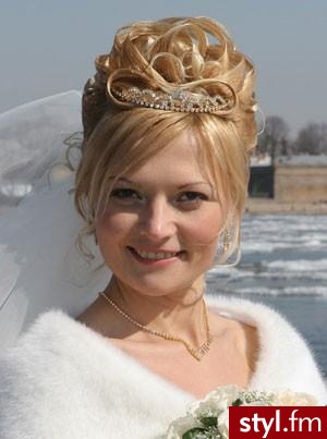  - Ślubne Średnie Fryzury