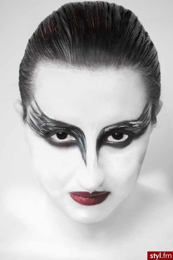 Black Swan.... cos innego  w dziedzinie makijazu - Artystyczne Makijaże