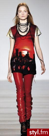 Jeżeli zdjęcie znajduje się już w galerii poproszę o link - Moda uliczna Inne Moda