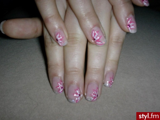 Autor: kociczka84 różowe kwiatki2. Autor: <b>kociczka84</b><br /> - Paznokcie