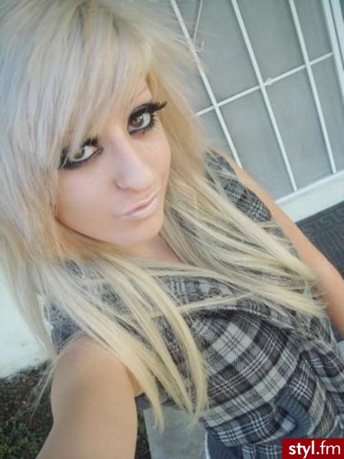 Chelsea Lynn
Jeśli zdjęcie już jest w galerii podaj link to usunę :) - EMO Alternatywne Średnie Fryzury