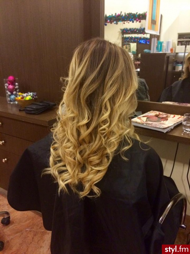 Koloryzacja Sombre z Olaplex. Kolor i cięcie Julia salon For Hair - Blond Rozpuszczone Kręcone Na co dzień Długie Fryzury