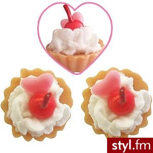 Kolczyki - ciasteczka z bitą śmietaną i wisienkami ;) Cena: £6 - Pozostałe Dodatki Moda