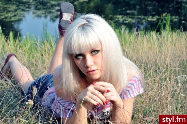 Średnie Fryzury