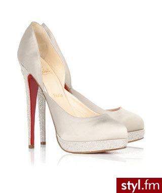 Wysokie obcasy które na pewno zrobią wrażenie na nie jednej osobie, Obcasy i koturny zostały wyłożone kryształkami Swarovskiego specjalnie dla Christian'a Louboutin'a. cena: 1.875$ - Pozostałe Buty Moda