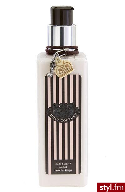 Coś dla swojej skóry, można powiedzieć nawet, że to dla niej słodycz. 
Mleczko od Juicy Couture z wyciągiem z kakaowca oraz z witaminą C - 45$ - Gadżety Inne Moda