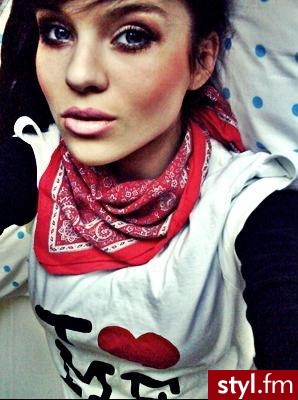 Modelka:Sandra C. ZDJĘĆ NIE KOPIOWAĆ!!!!! Więcej jej zdjęć(równie fantastycznych jak te) można zobaczyć na:http://www.maxmodels.pl/gal.html Serdecznie zapraszam :) - Makijaże