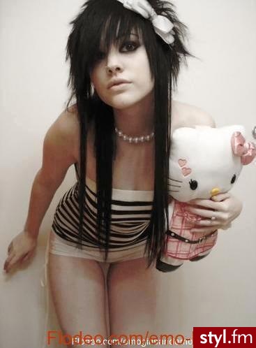 emo z hello kitty - EMO Alternatywne Średnie Fryzury