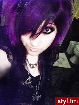 nie moje foto ... ale ma b.fajny kolor włosów .... - EMO Alternatywne Średnie Fryzury