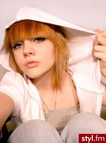 Dakota Rose - Średnie Fryzury