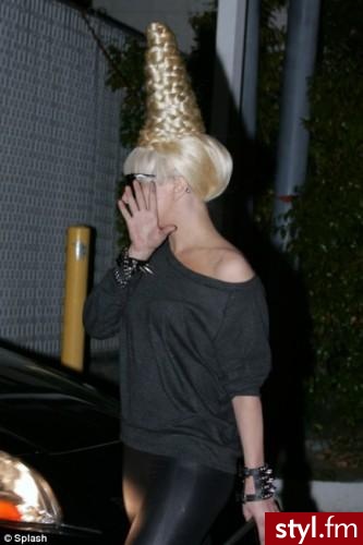 Lady Gaga - Średnie Fryzury