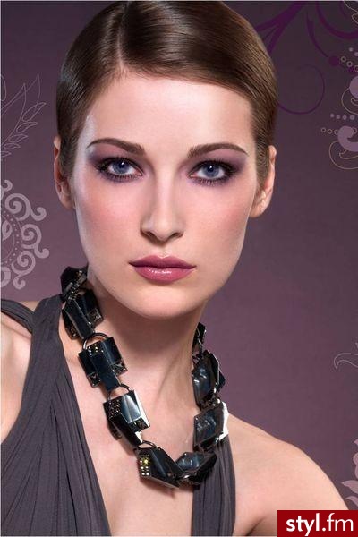 • Kasetka Magnetyczna Beauty Box Quattro ARTDESIGN (46 zł – kasetka, 25 zł – cienie) 
• Magnetyczny róż do policzków Blusher (33 zł) 
• Tusz pogrubiający rzęsy All in One Mascara (63 zł) 
• Cienie Pudrowe Eye Designer Applicator & Refills (36 zł) - Makijaże