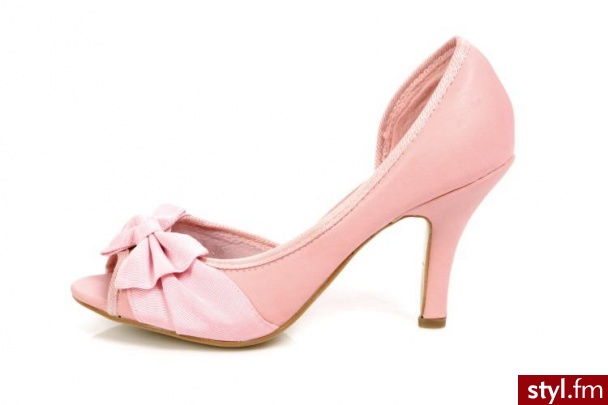 buty mozna kupic na allegro :)
http://www.allegro.pl/item663776213_buty_obcasy_128_grey_z_kokarda_dziubki_40.html - Pozostałe Buty Moda