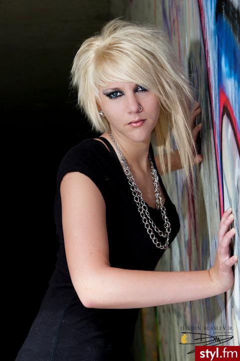 Blond fryzura - Średnie Fryzury