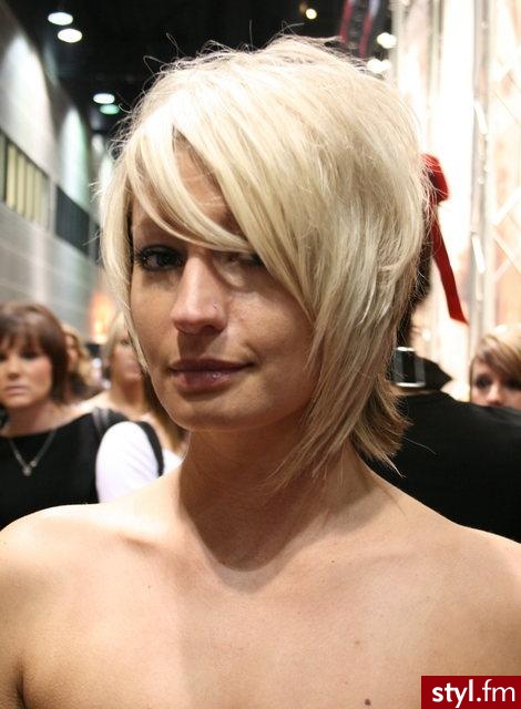 Średnie Fryzury