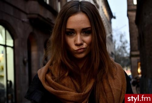 Brązowe Rozpuszczone Proste Na co dzień Średnie Fryzury