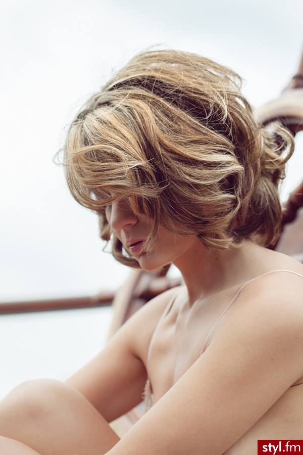 Blond Upięcie Kręcone Na co dzień Średnie Fryzury