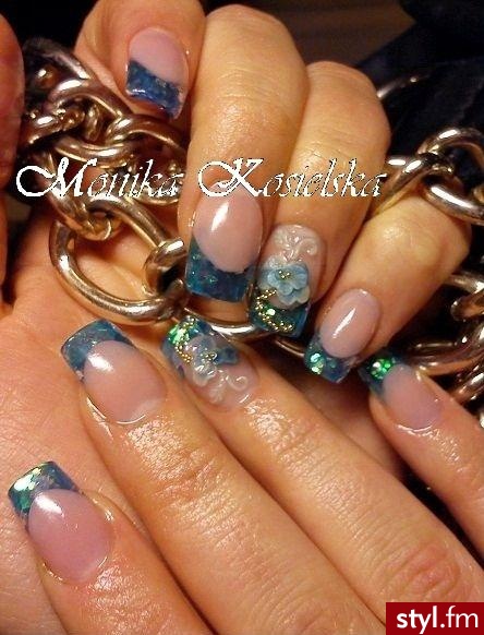niebieski, akrylowy french z holo - Paznokcie