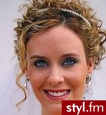 fryzury na studniówkę. Fryzury ślubne, wieczorowe. fryzury na studniówkę - Internetowy Katalog Fryzur IKF.com.pl, propozycje fryzur na każdą okazję np. fryzury galerie - Ślubne Średnie Fryzury