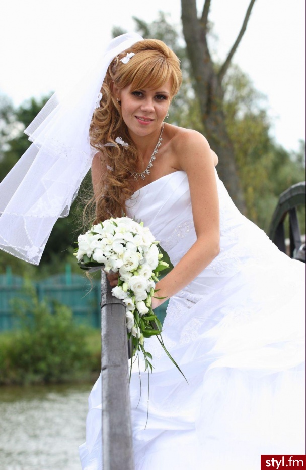 Ślubne Średnie Fryzury