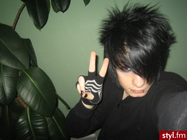 zdjecie pochodzi z Jedynej mojej strony jaką posiadam!!Nie mam zadnych fotek.pl, naszej klasy, grona, i innych badziewi!
http://vampirefreaks.com/Silent_Scream_PL - EMO Alternatywne Średnie Fryzury