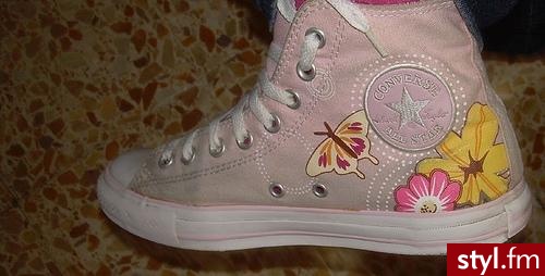 Trampki? Nie dla mnie, nigdy za nimi nie przepadałam. Ale te założyłabym z chęcią. ;) - Pozostałe Buty Moda