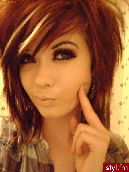 to nie moja fotka ^^ jeżeli to zdjecie znajduje sie juz w galerii prosze napisac, to usune xd - EMO Alternatywne Średnie Fryzury