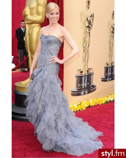 Niektóre kreacje z gali Oskarowej.
Która podoba się Wam najbardziej ?
Jak dla mnie sukienka Miley jest przepiękna! - Pozostałe Ciuchy Moda