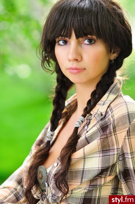 Średnie Fryzury