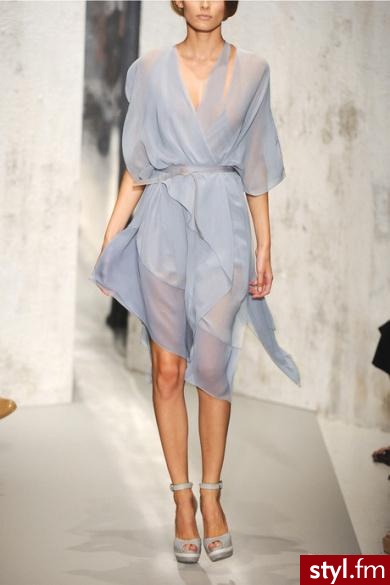 sukienka Donna Karan. sukienka Donna Karan. Cena: 2 033 euro, około 7 990 zł

Kupisz w sklepie internetowym Net-a-Porter - Pozostałe Ciuchy Moda
