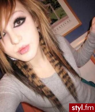 =) - EMO Alternatywne Średnie Fryzury
