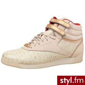 Reebok Retro Classic. Reebok Retro Classic
Rozmiar 37
Nowe
Kolor - bezowy z elementami w kolorze zlota podszewka w kolorze czerwonym

Dostepne na allegro - 
http://www.allegro.pl/item920953414_reebok_retro_classic_damskie_rozmiar_37.html - Misz-masz