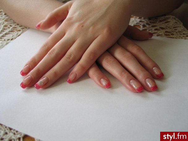 Autor: _agata_ akryl brokatowy. Autor: <b>_agata_</b><br /> - Paznokcie