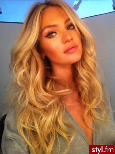 Blond Rozpuszczone Kręcone Na co dzień Długie Fryzury