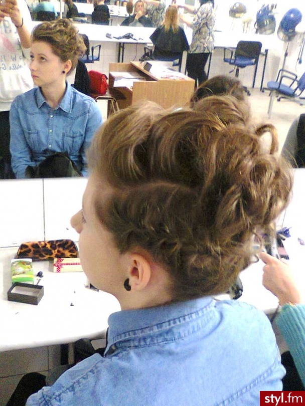 Blond Upięcie Kręcone Wieczorowe Krótkie Fryzury
